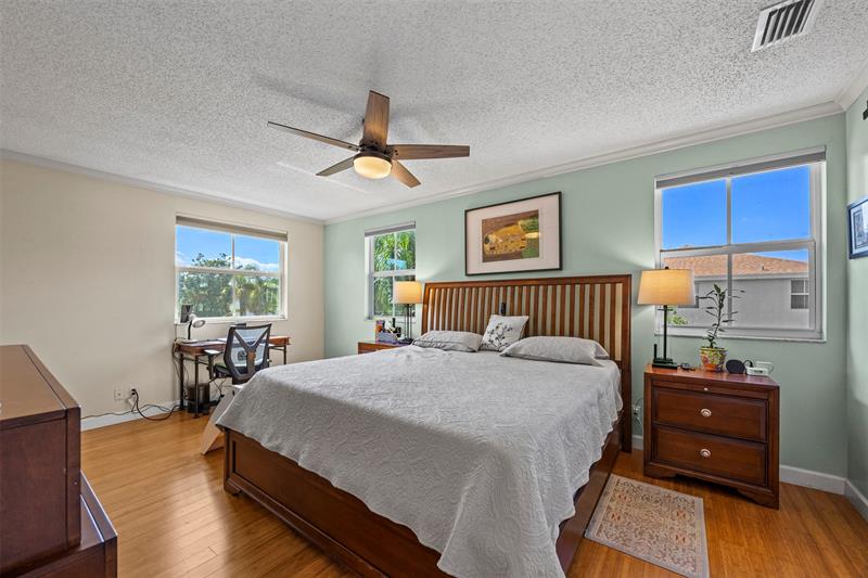 Image 28 of 44 For 4813 14th Dr
