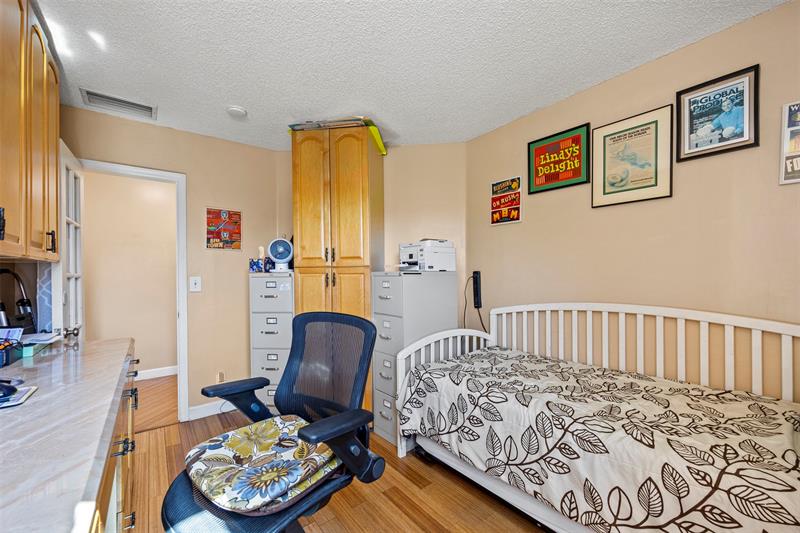 Image 32 of 44 For 4813 14th Dr