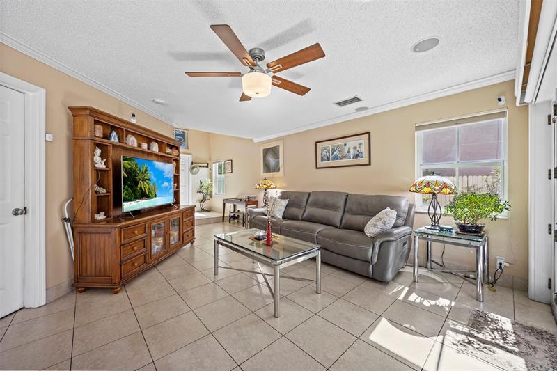 Image 7 of 44 For 4813 14th Dr