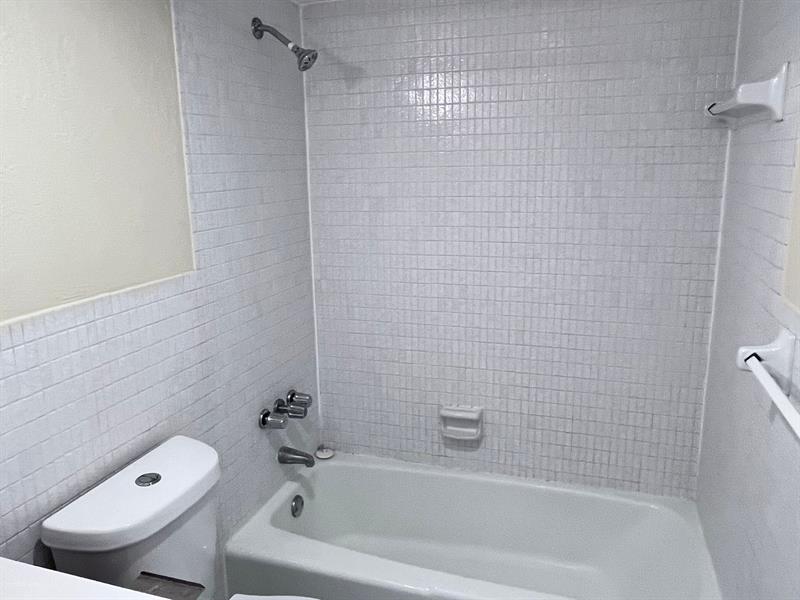 Image 17 of 24 For 432 20th St  5