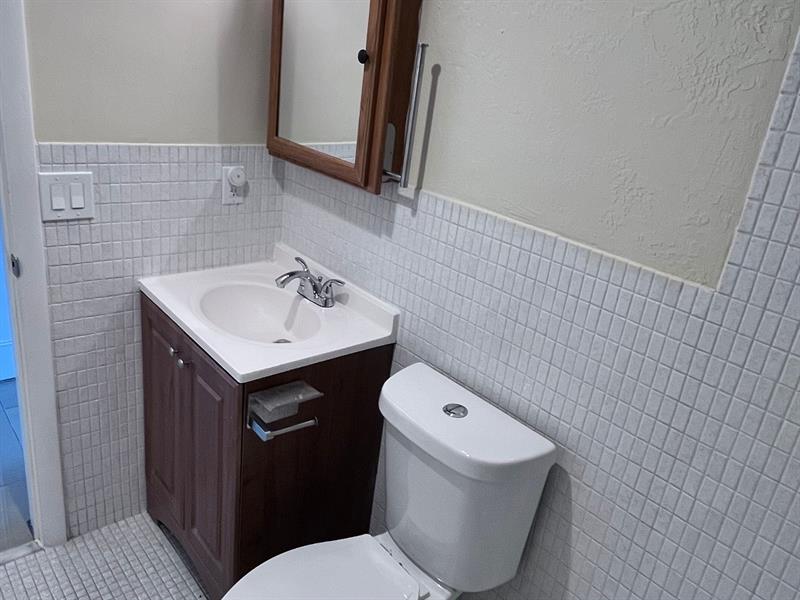 Image 18 of 24 For 432 20th St  5