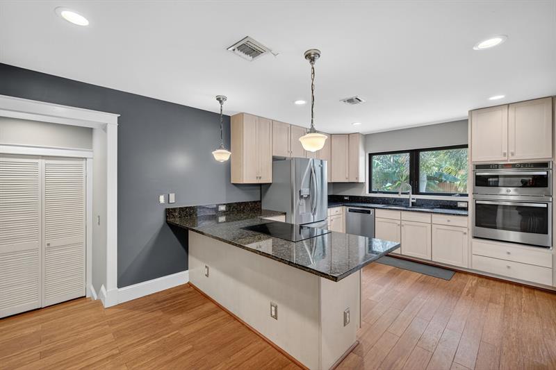 Image 12 of 49 For 111 16th Ct  