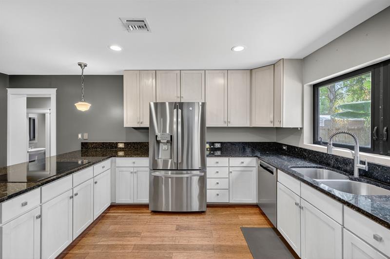 Image 18 of 49 For 111 16th Ct  