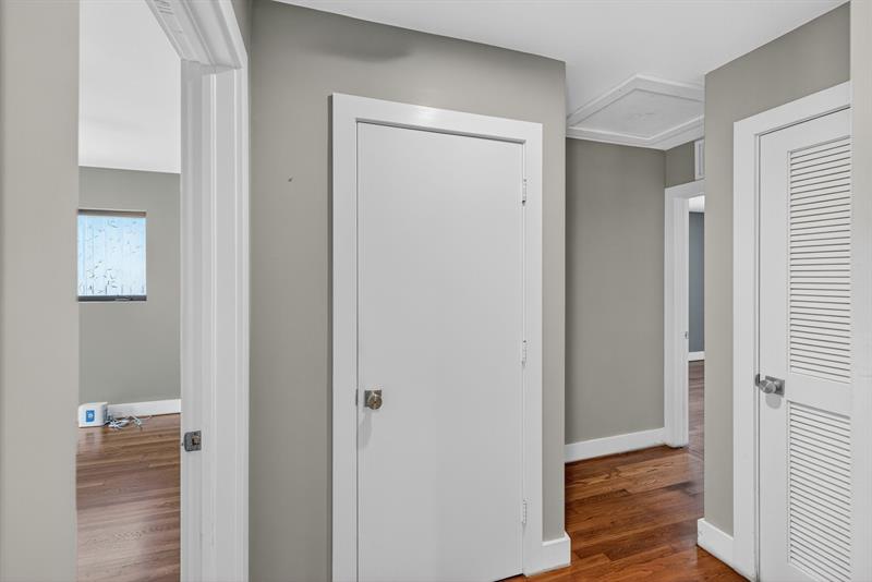 Image 22 of 49 For 111 16th Ct  