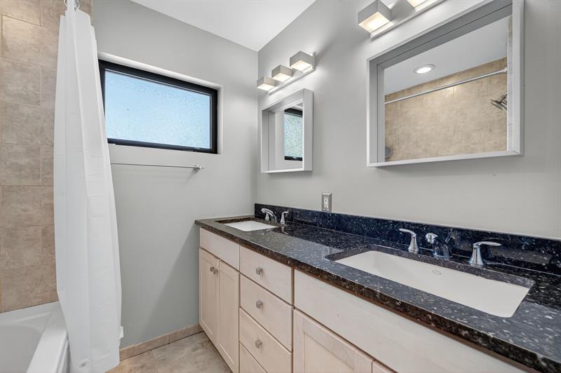 Image 26 of 49 For 111 16th Ct  