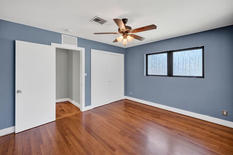 Image 31 of 49 For 111 16th Ct  