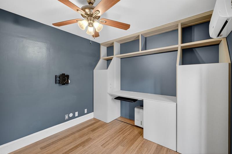 Image 35 of 49 For 111 16th Ct  