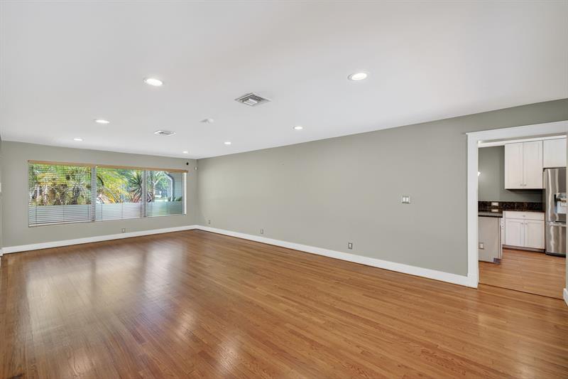 Image 8 of 49 For 111 16th Ct  
