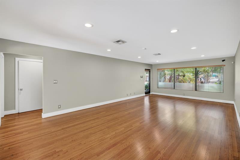 Image 9 of 49 For 111 16th Ct  