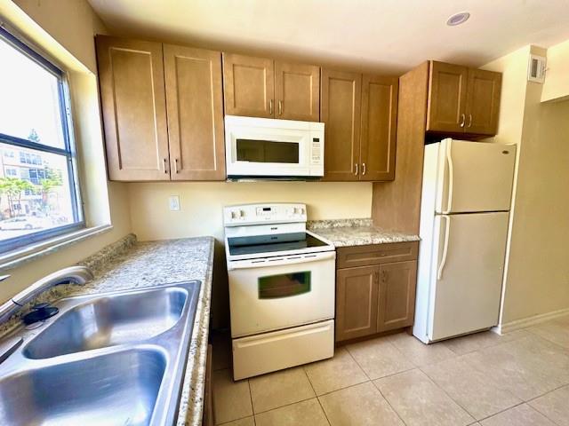 Image 3 of 9 For 4042 19th St  202