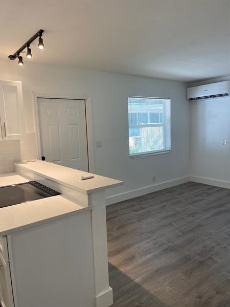 Image 6 of 17 For 828 16th Ave