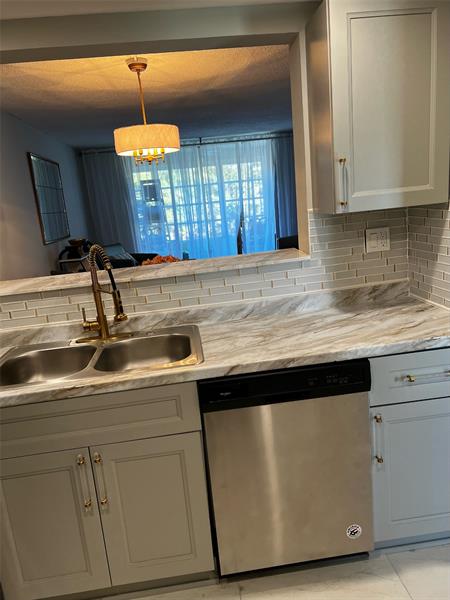 Image 21 of 27 For 9070 Lime Bay Blvd  209