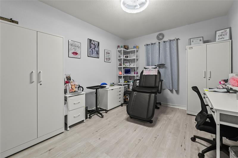 Image 18 of 28 For 4405 Macarthur Palm Trl  4505