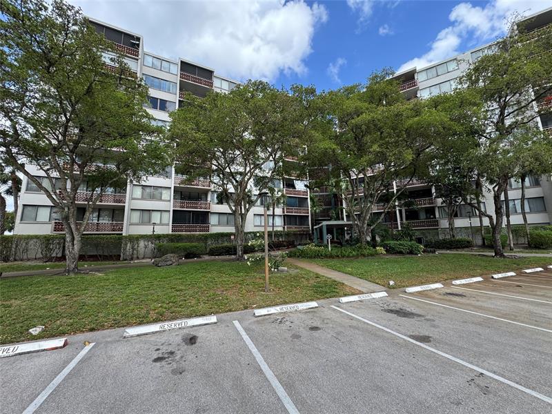 Image 3 of 11 For 4222 Inverrary Blvd  4711