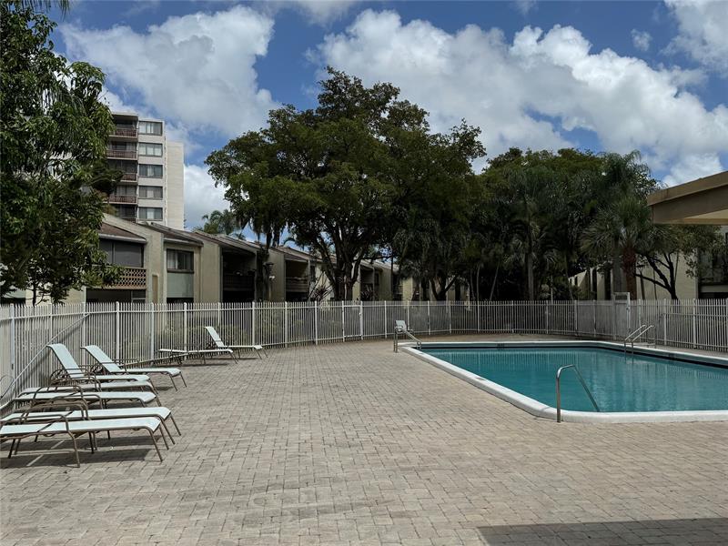 Image 4 of 11 For 4222 Inverrary Blvd  4711