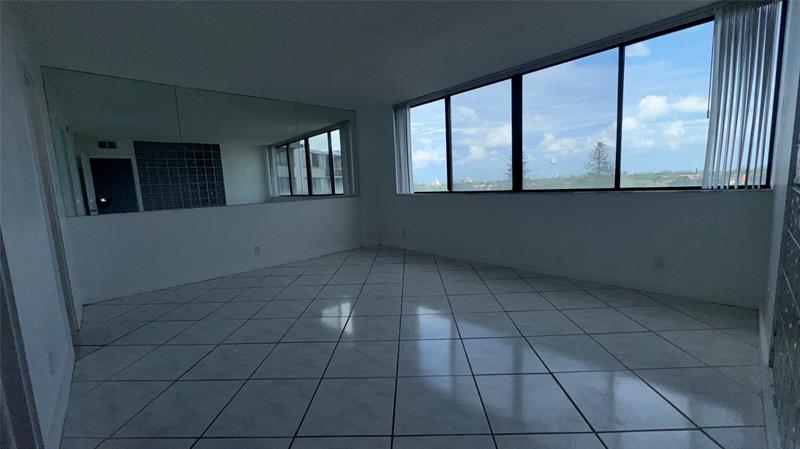Image 6 of 11 For 4222 Inverrary Blvd  4711