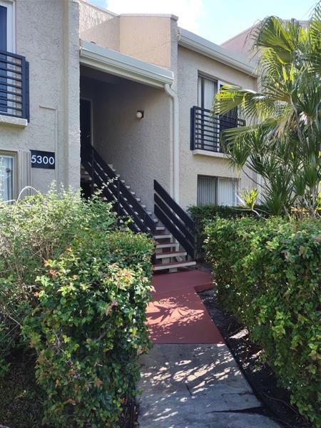 Image 2 of 16 For 5300 6 Ave  F16