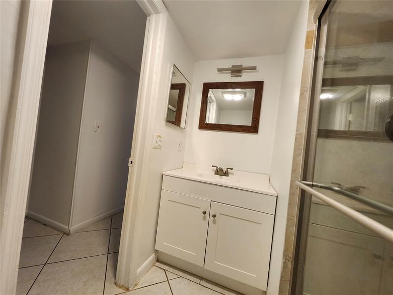 Image 15 of 100 For 501 8th St  103
