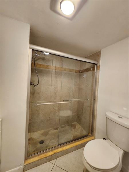 Image 17 of 100 For 501 8th St  103