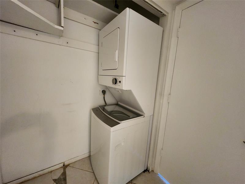 Image 19 of 100 For 501 8th St  103