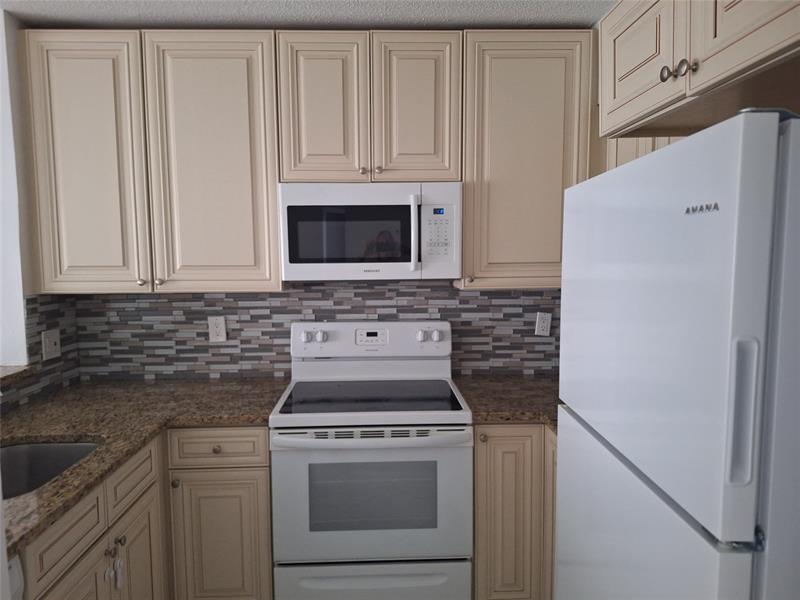 Image 2 of 100 For 501 8th St  103
