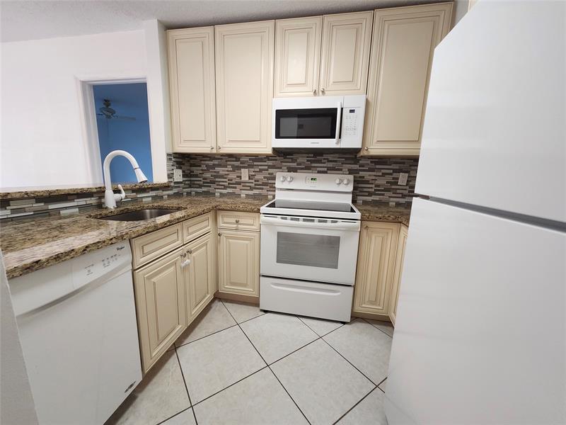 Image 21 of 100 For 501 8th St  103