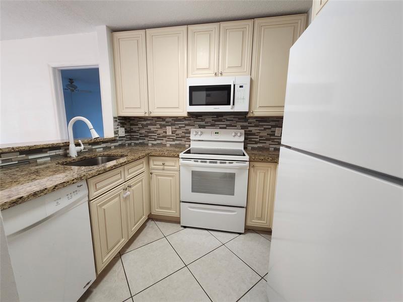 Image 22 of 100 For 501 8th St  103