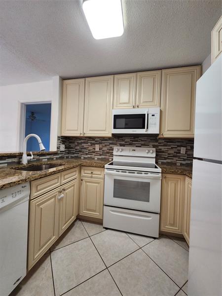 Image 23 of 100 For 501 8th St  103