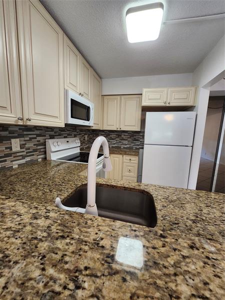 Image 26 of 100 For 501 8th St  103