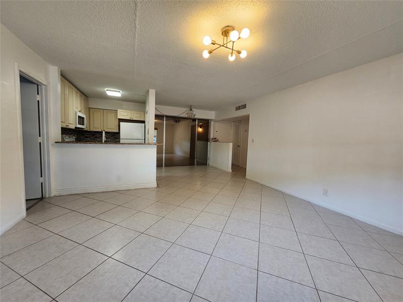 Image 30 of 100 For 501 8th St  103