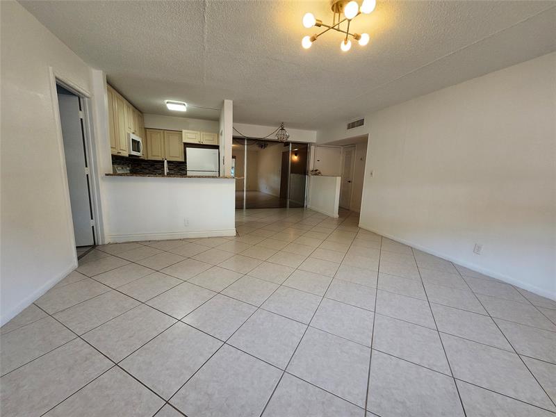 Image 34 of 100 For 501 8th St  103