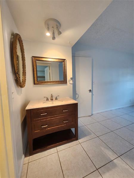 Image 47 of 100 For 501 8th St  103