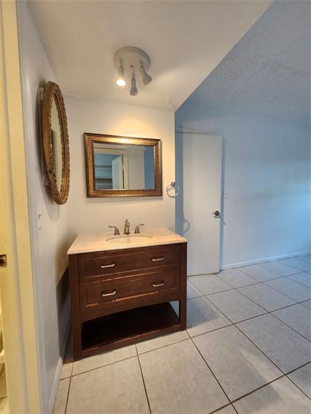 Image 49 of 100 For 501 8th St  103