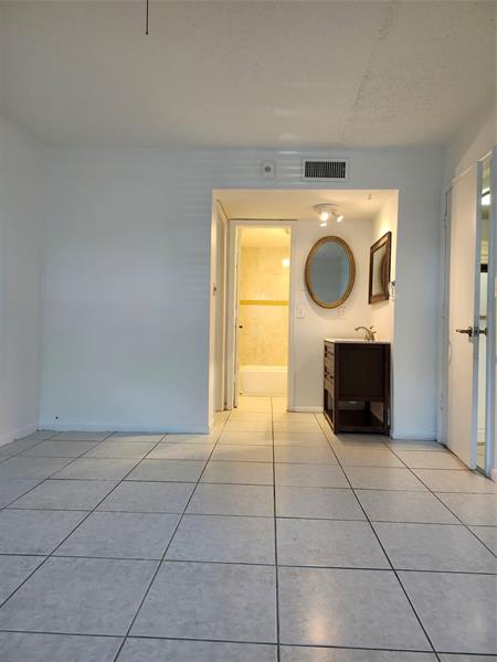 Image 73 of 100 For 501 8th St  103