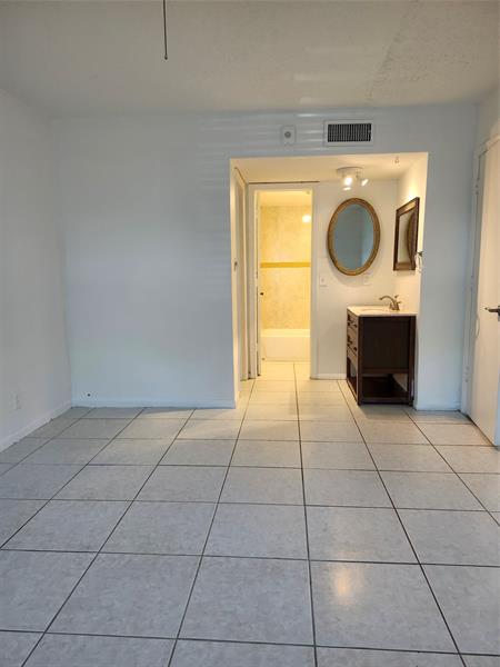 Image 76 of 100 For 501 8th St  103