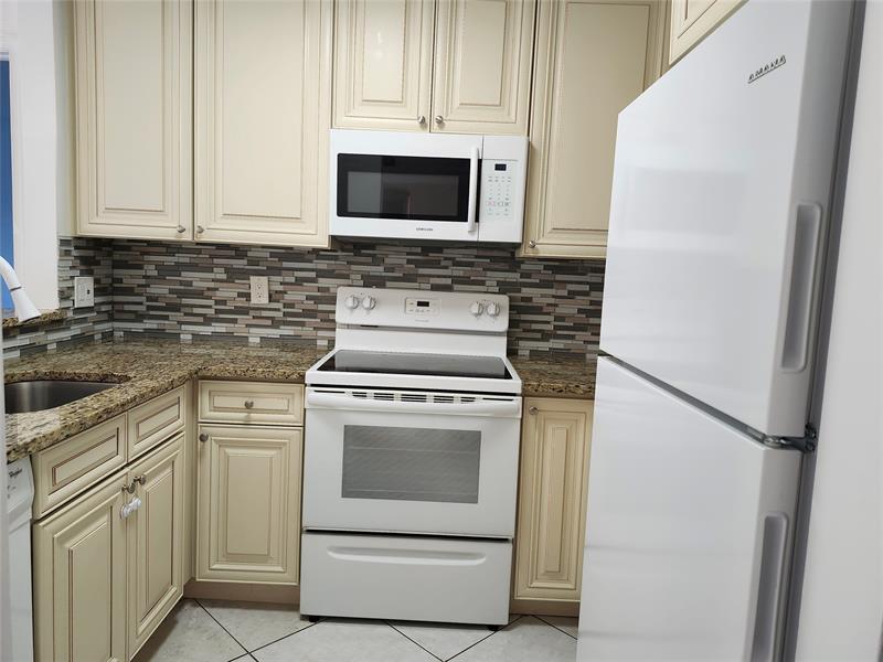 Image 85 of 100 For 501 8th St  103