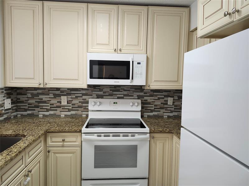 Image 87 of 100 For 501 8th St  103