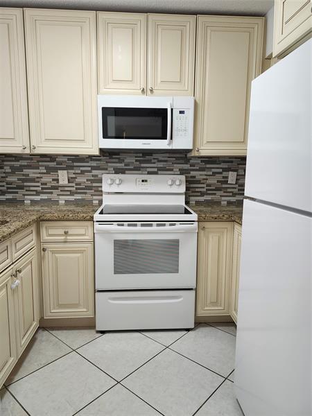 Image 88 of 100 For 501 8th St  103