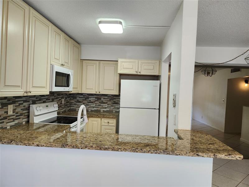 Image 90 of 100 For 501 8th St  103