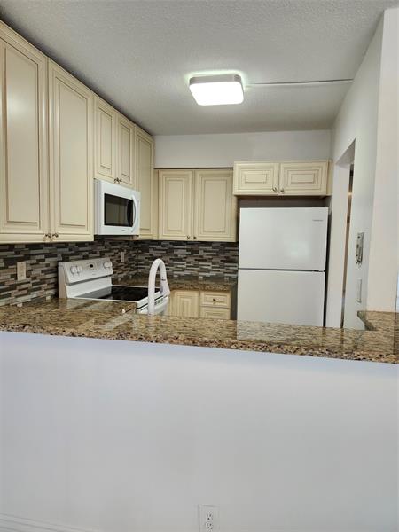 Image 92 of 100 For 501 8th St  103