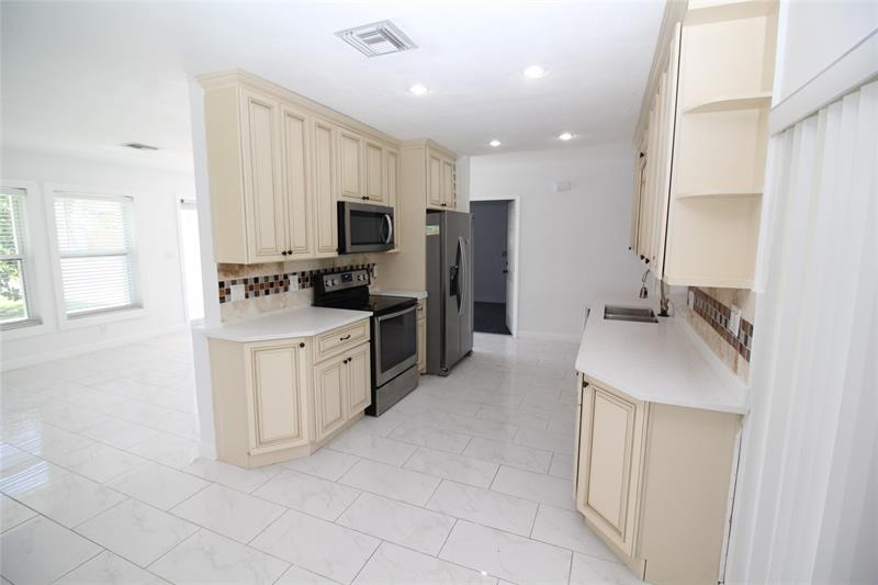 Image 3 of 12 For 160 127th Ave