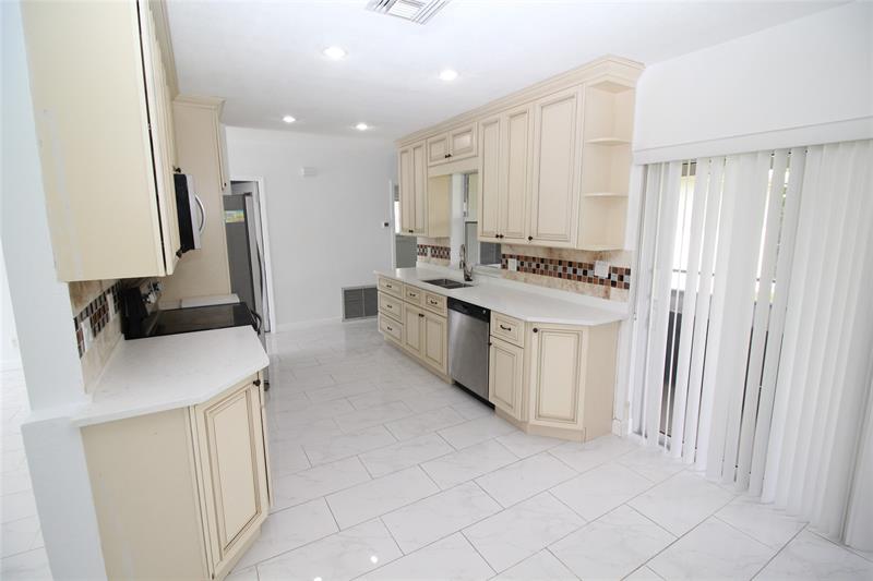 Image 4 of 12 For 160 127th Ave