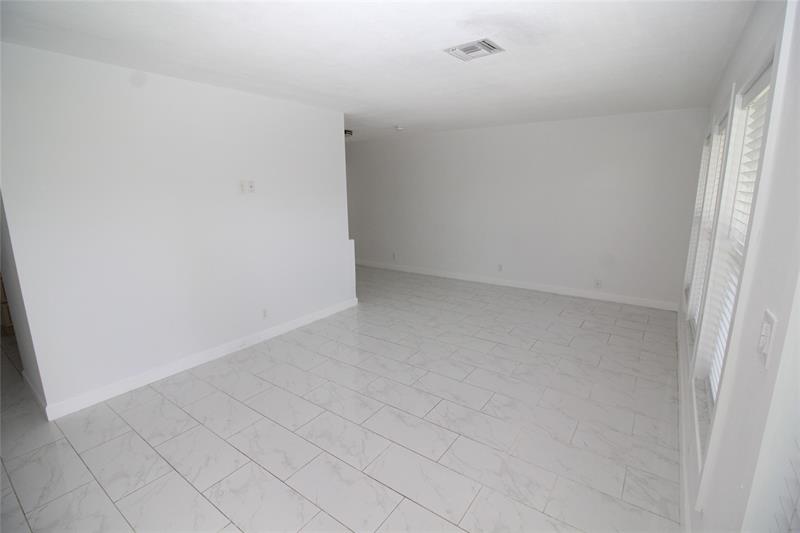 Image 5 of 12 For 160 127th Ave