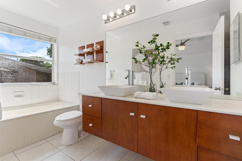 Image 19 of 25 For 10108 Royal Palm Blvd  105-b