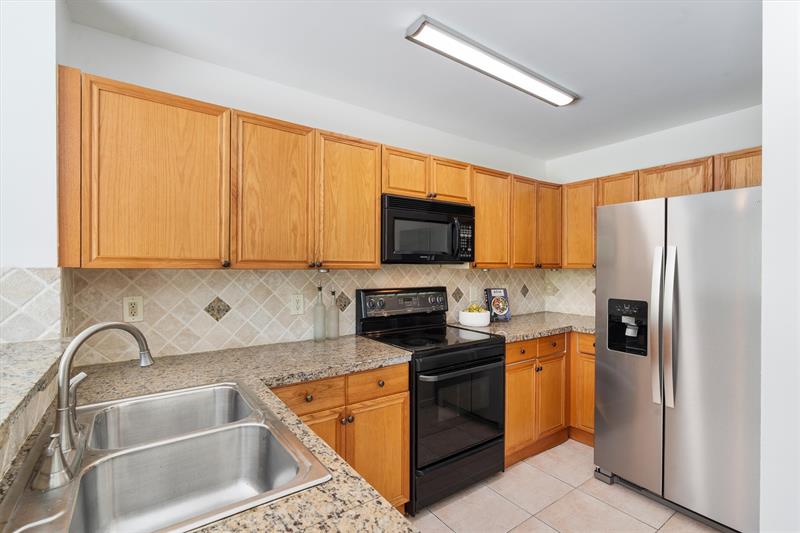 Image 8 of 25 For 10108 Royal Palm Blvd  105-b
