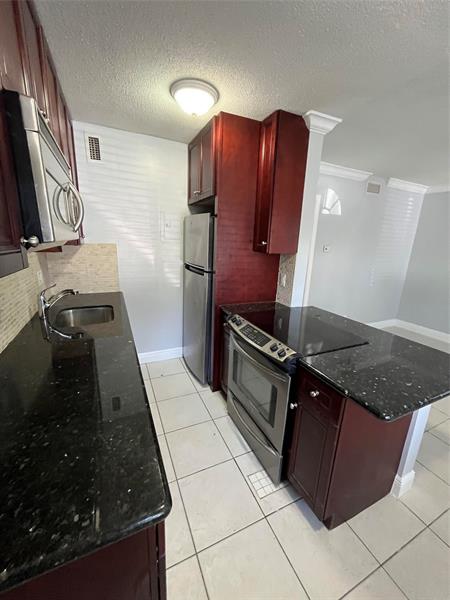 Image 9 of 65 For 1311 18th St  107