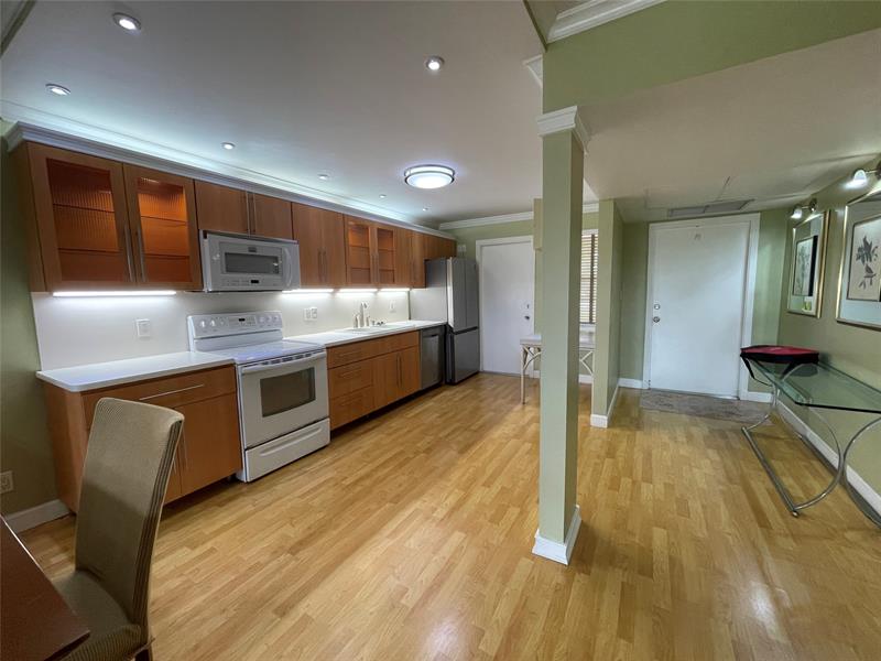 Image 17 of 46 For 3051 Palm Aire Dr  204