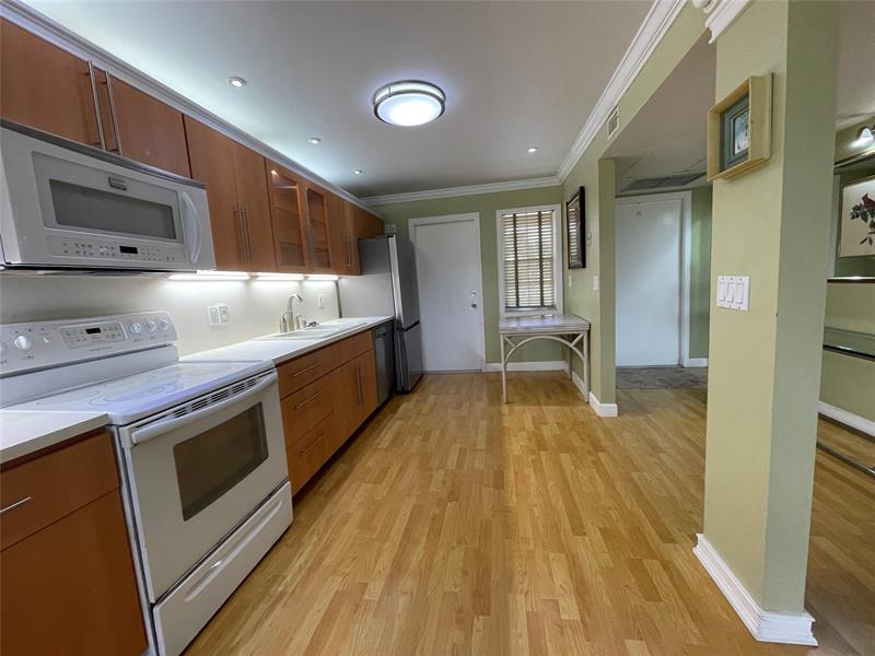 Image 18 of 46 For 3051 Palm Aire Dr  204