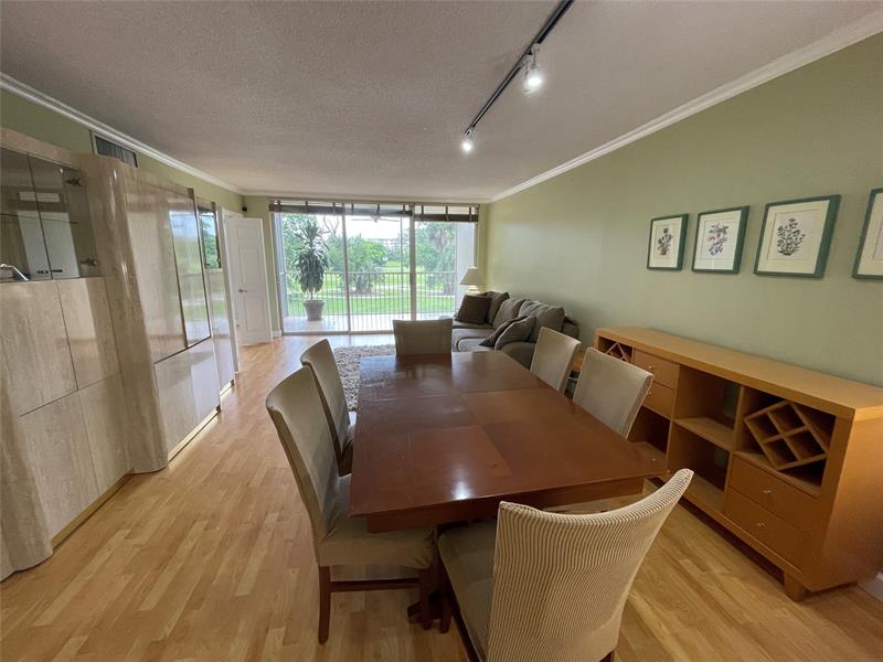 Image 20 of 46 For 3051 Palm Aire Dr  204