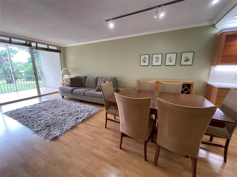 Image 21 of 46 For 3051 Palm Aire Dr  204